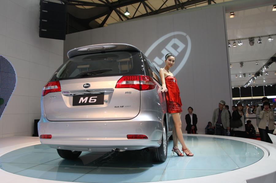  BYD M6 2010 года  (фото 21 из 23)